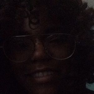 Meet your Posher, Simone